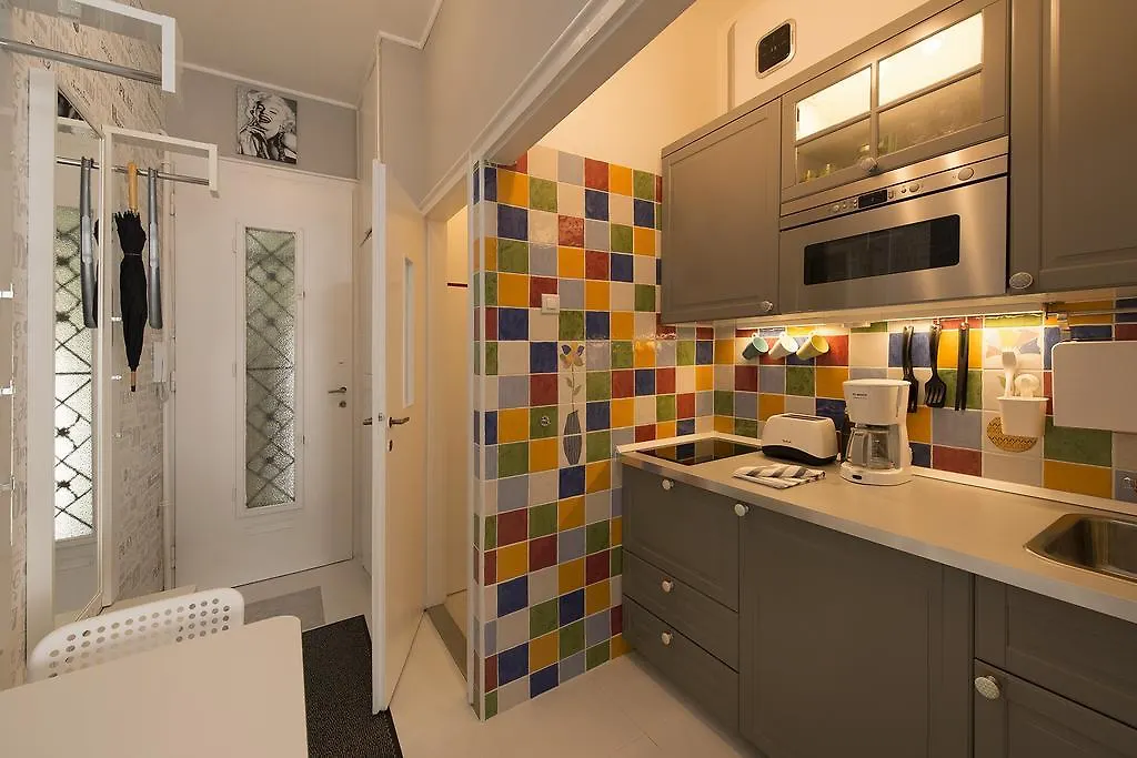Monroe Central Budapest Apartment
